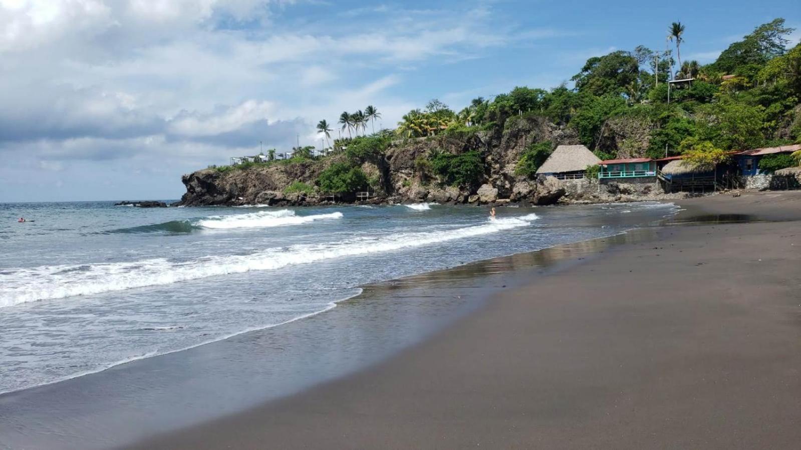 Hostal Tia Reyna El Zonte Bagian luar foto