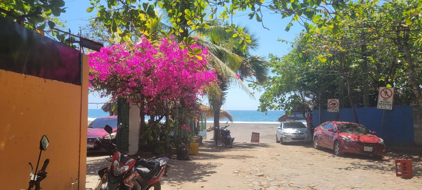 Hostal Tia Reyna El Zonte Bagian luar foto