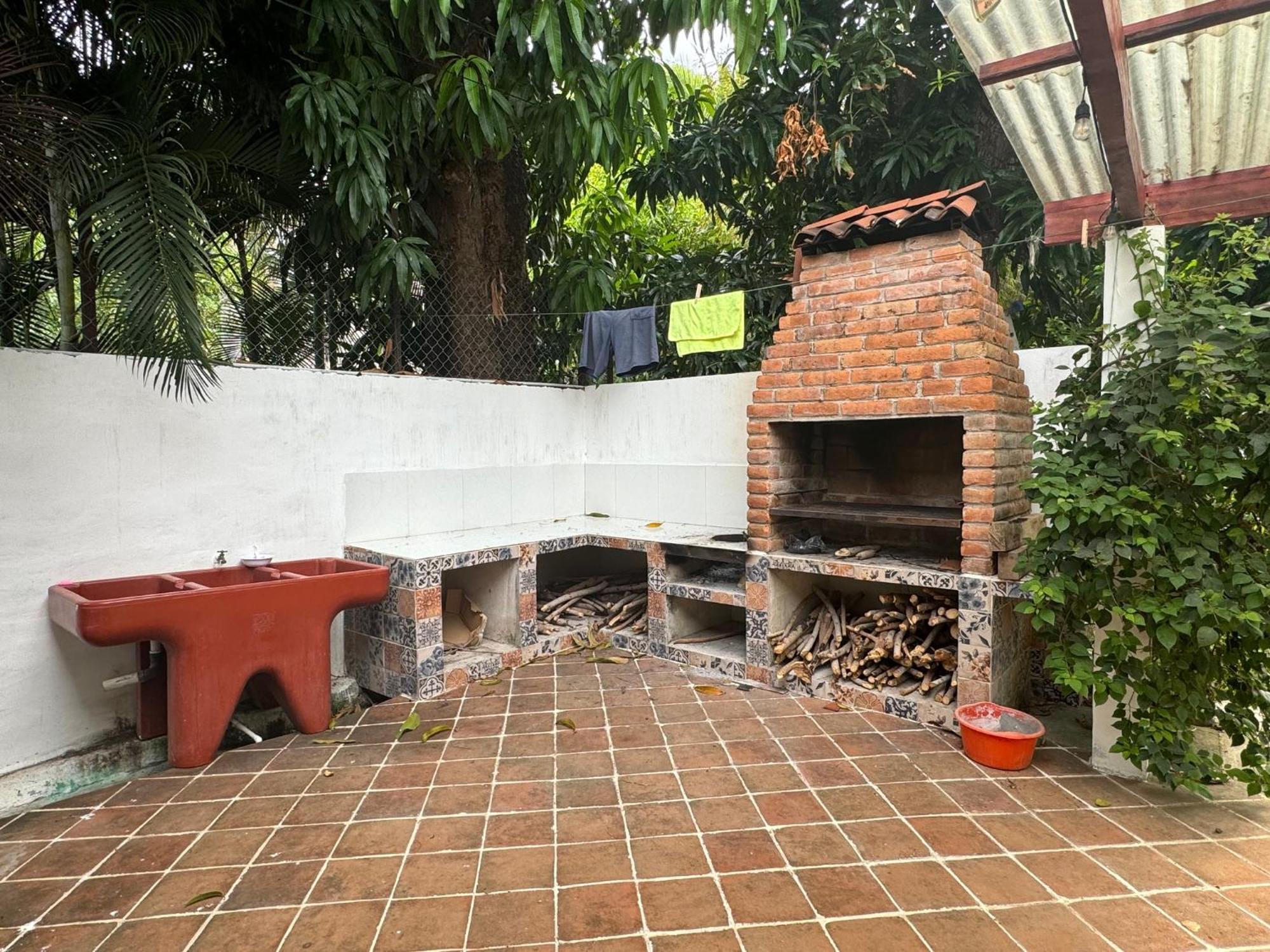 Hostal Tia Reyna El Zonte Bagian luar foto